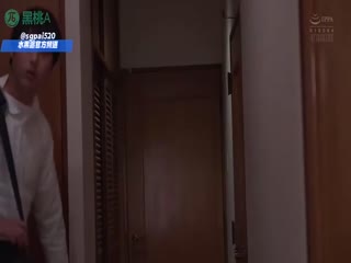 【水果派250807H】无码强奸诱惑！人妻假装锻炼儿子旁观，摄影师从身后狂插蜜穴，吸吮挑逗，高潮射精